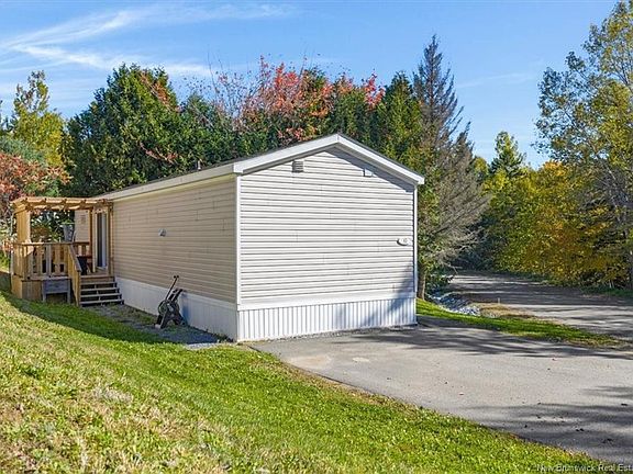 3rd image of 83 Holly Ln