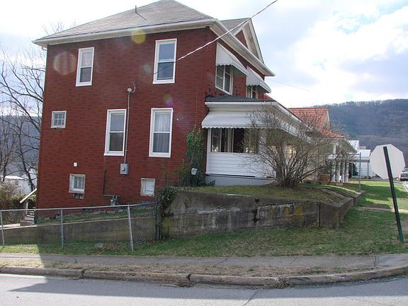3rd image of 528 Brussels Ave