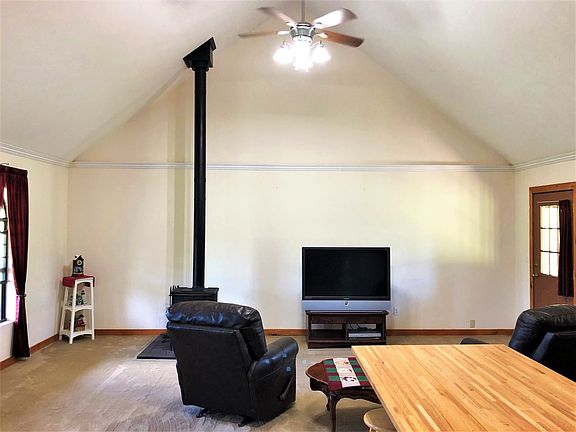 3rd image of 487 Mountain Lake Ln
