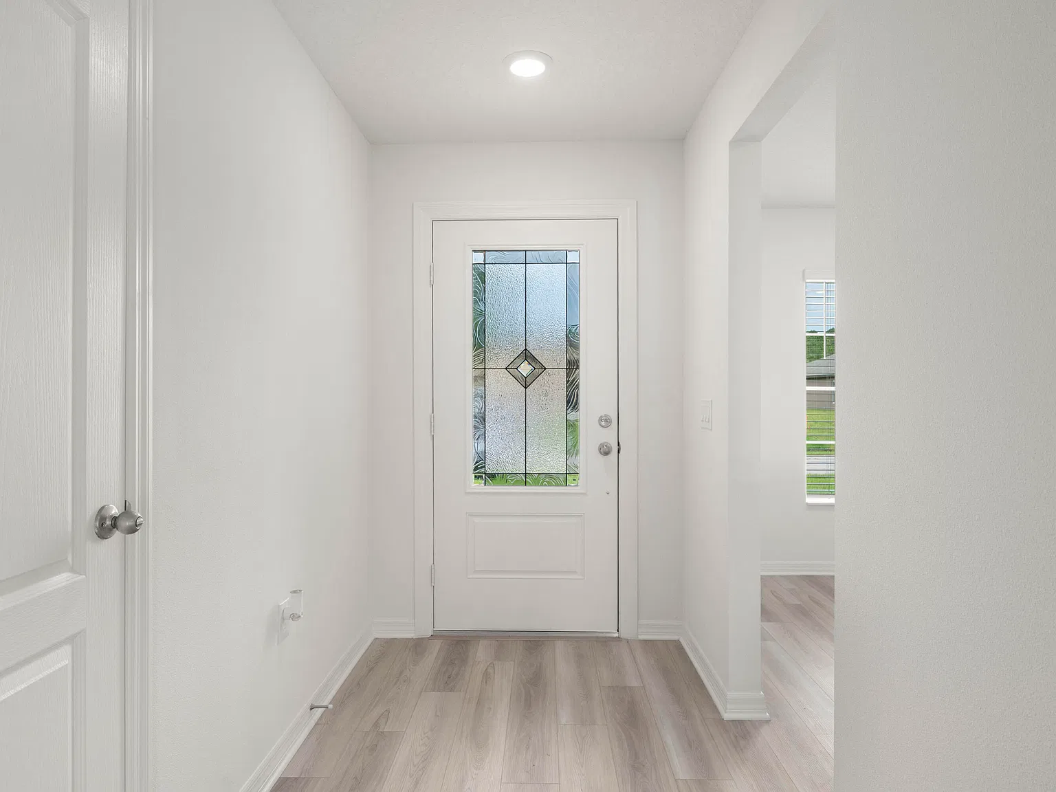3 bed, 2.0 bath, 1270 sqft, $2,555 — Photo 4
