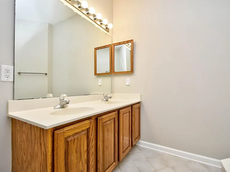 502 Pipers Ln — Photo 13