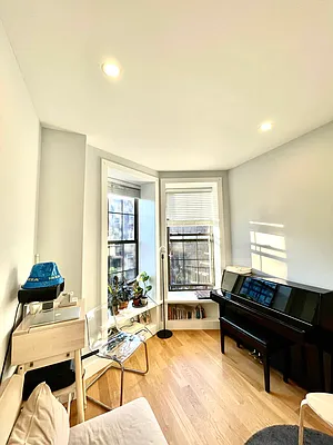 Rented by Pear NYC LLC | media 34
