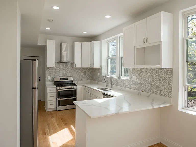 5103 S Winchester Ave #2 — Photo 10