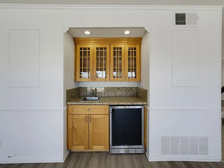 1038 Rimwood Dr — Photo 8