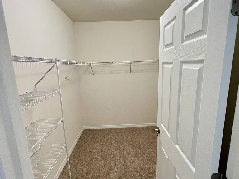 2518 NE 6th Pl — Photo 18