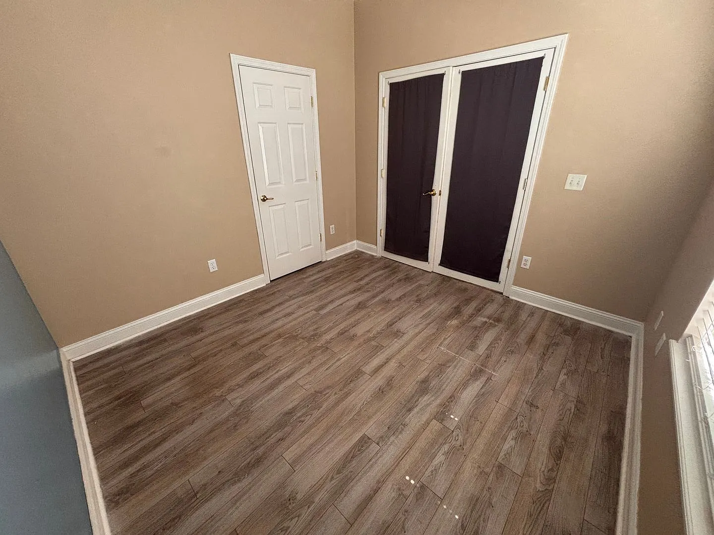 Spacious 4BR Waterfront Home with Bonus Room & Fenced Yard! — Photo 4