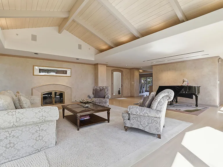 3187 Alexis Dr — Photo 5