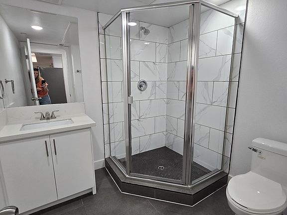 4th image of 1807 Workman St #3/4