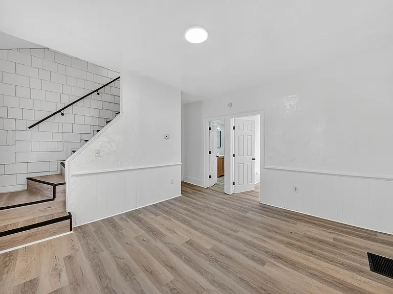 511 Brown St — Photo 19