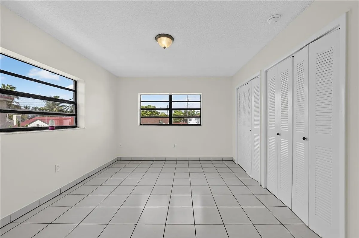 2 bed, 1012 sqft, $1,950 — Photo 4