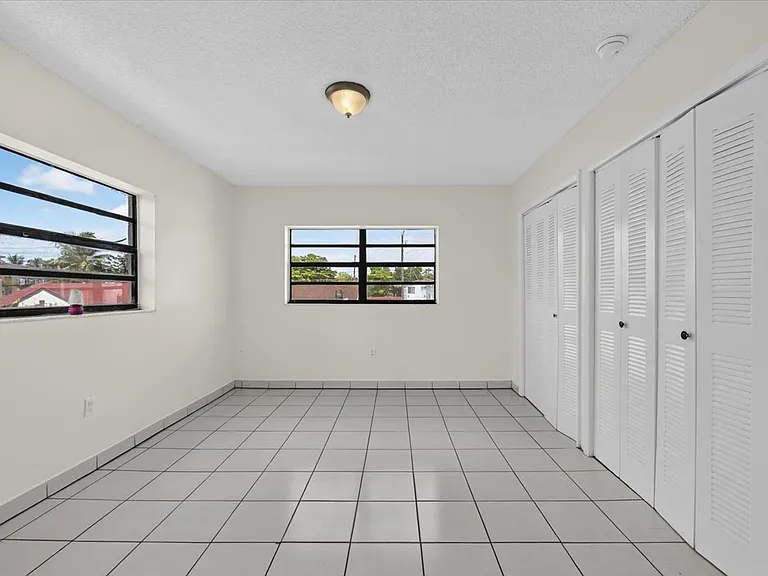 1880 SW 4th St #3 — Photo 7