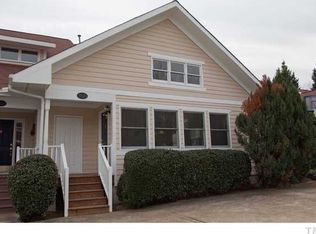 302 McGregor Dr, Chapel Hill, NC 27514