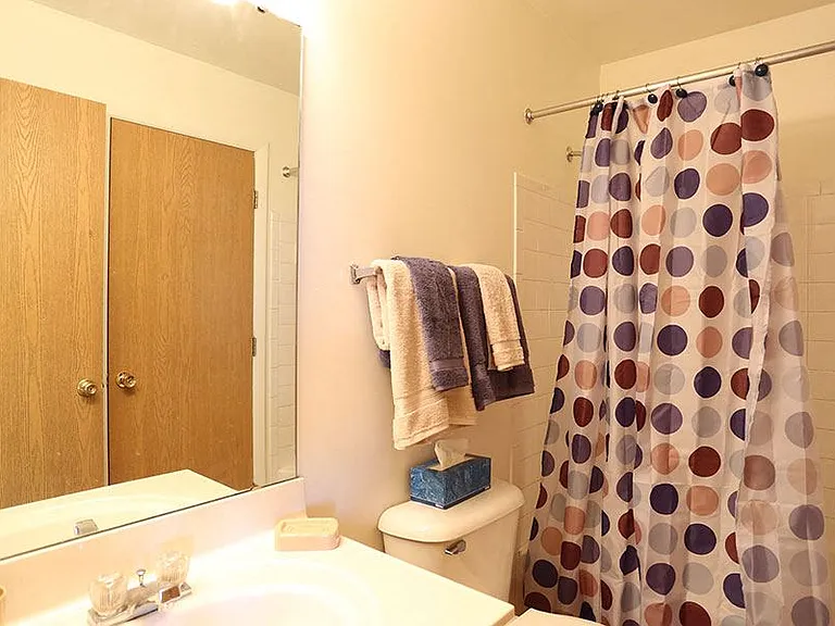 HUNTERS OAK APARTMENTS — Photo 15