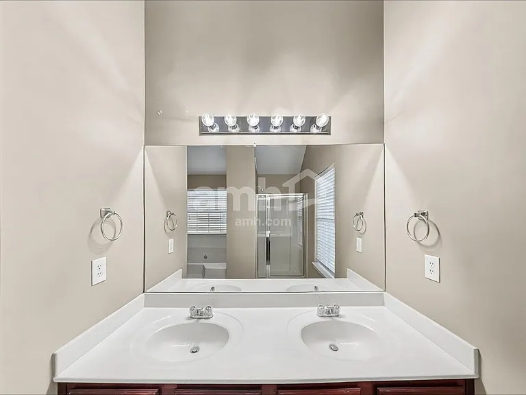 4975 Hopewell Manor Dr — Photo 14