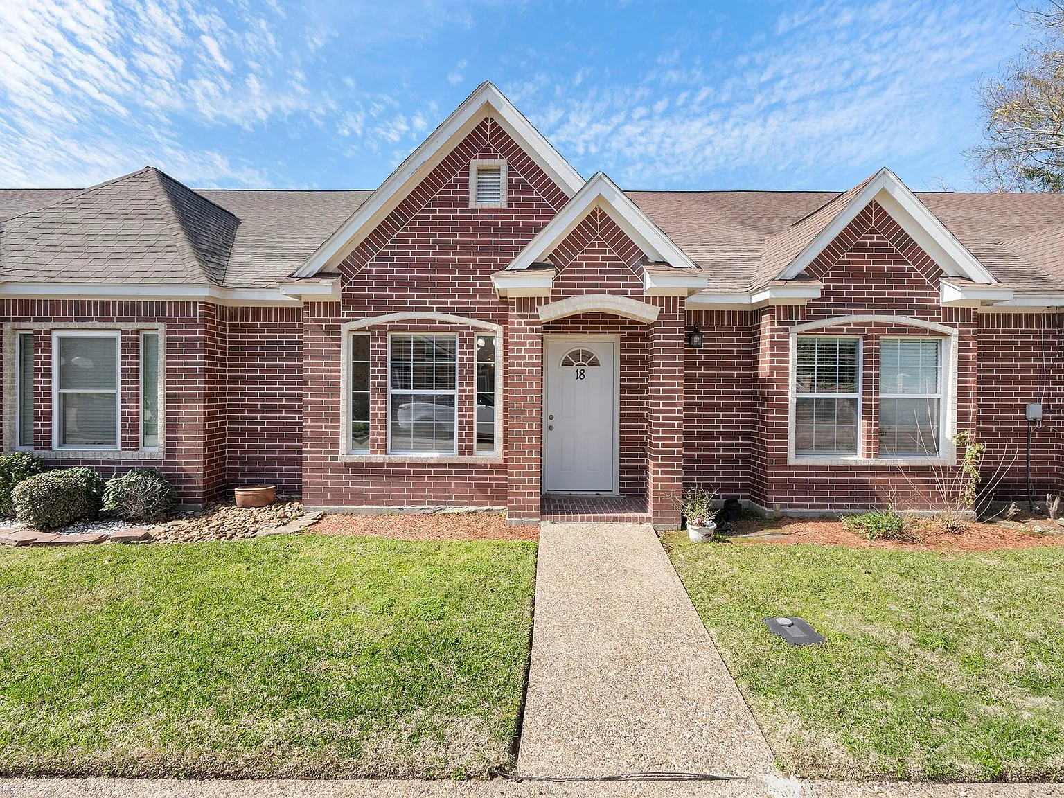 2 bed, 2.0 bath, 1878 sqft, $1,800 — Photo 1