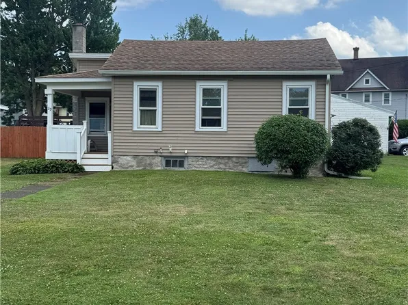 29 Church St, Middleport, NY 14105
