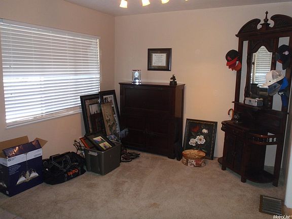 5th image of 300 N Fairmont Ave