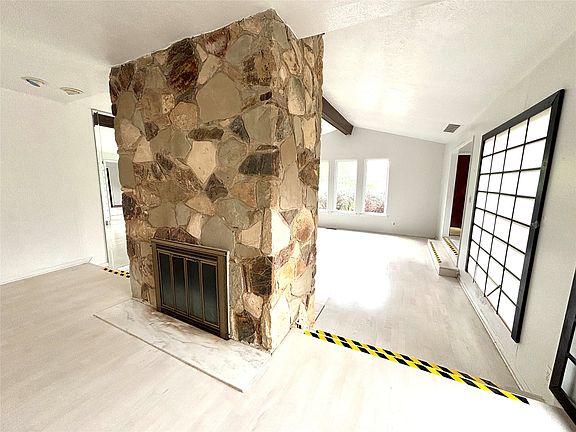 5th image of 12 Creekwood Cir