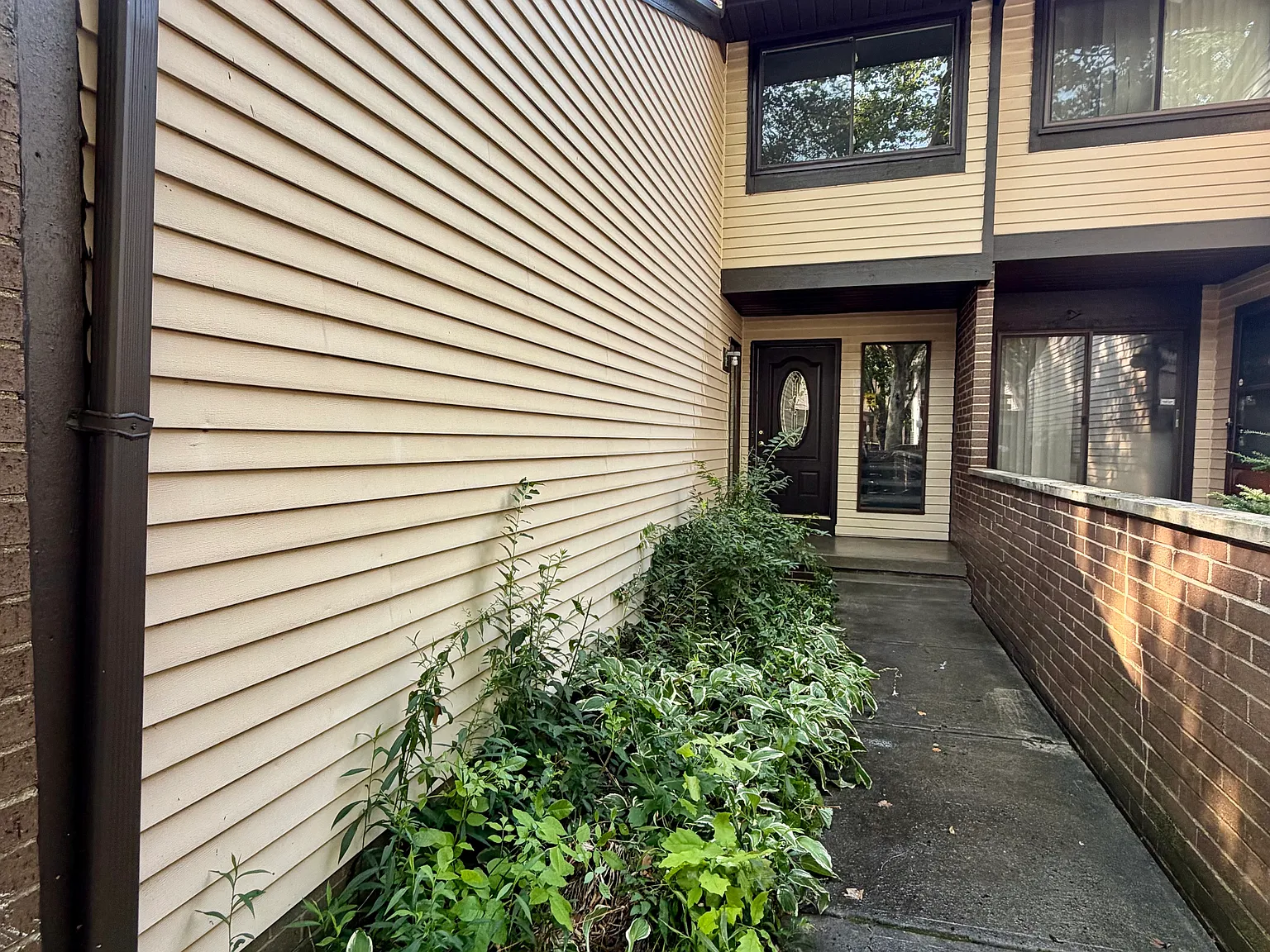 3 bed, 1.5 bath, 1280 sqft, $2,399 — Photo 3