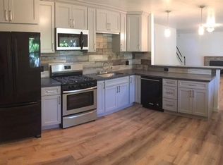 160 Foster Rd, Napa, CA 94558