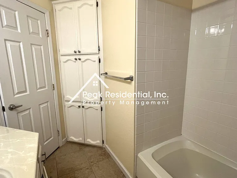 402 Harlow Ct — Photo 20