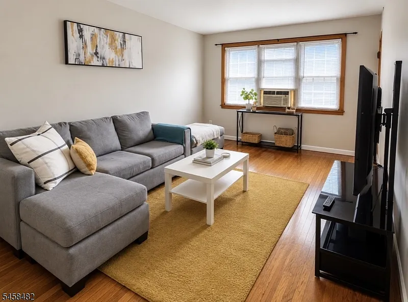 1 bed, 1.0 bath, $1,750 — Photo 2