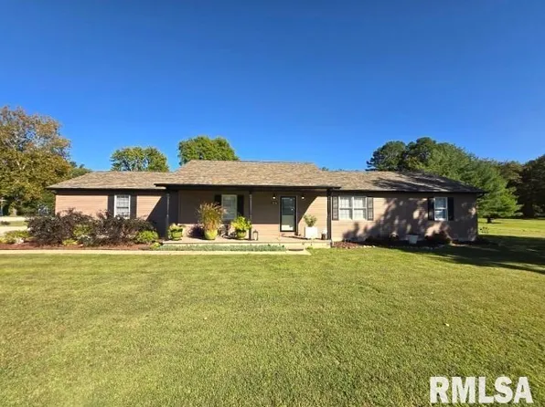 15676 E Blackward Ln, Mount Vernon, IL 62864