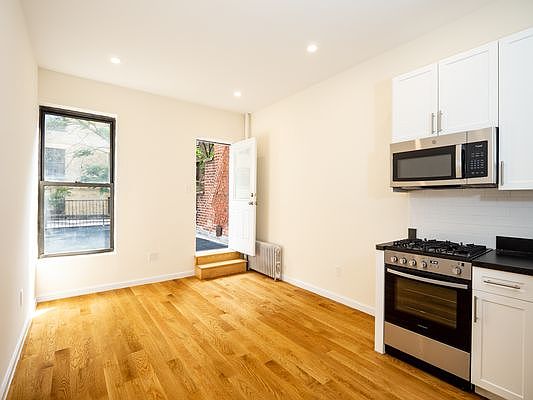1st image of 142 W 72nd St #4D