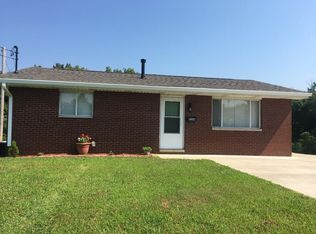 1208 Hocking Rd, Belpre, OH 45714
