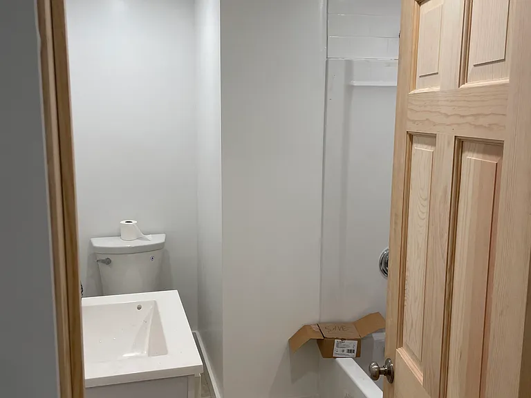 104 College Hl — Photo 16