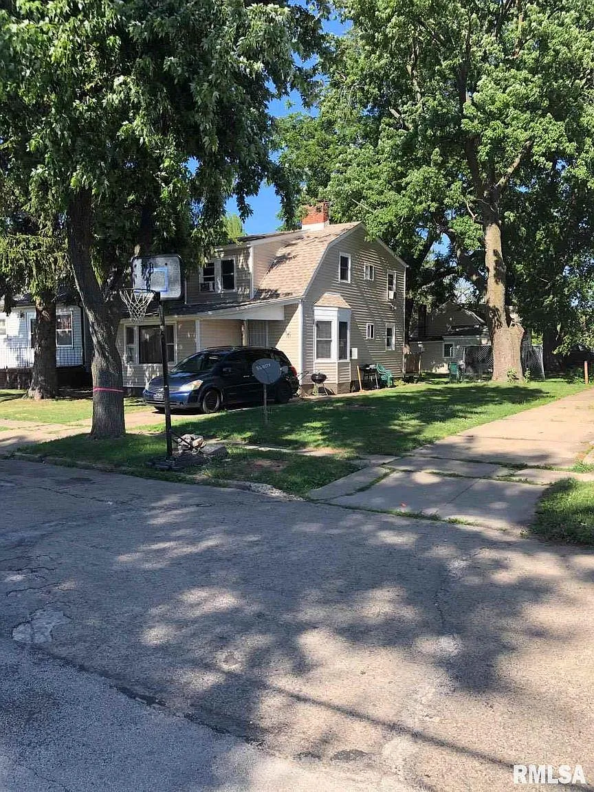 120 N Cedar Ave photo 1