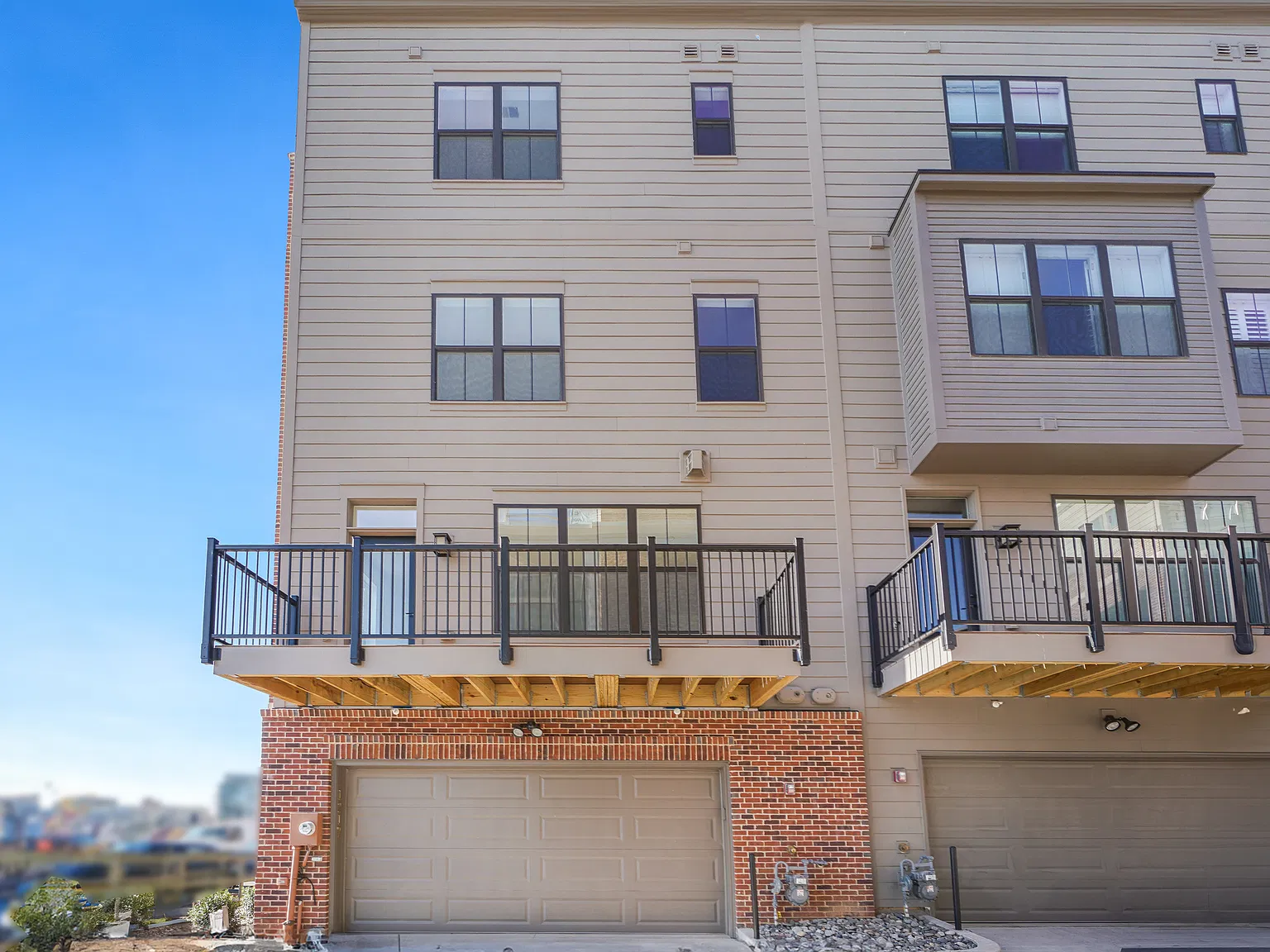 5 bed, 4.5 bath, 2873 sqft, $7,000 — Photo 1