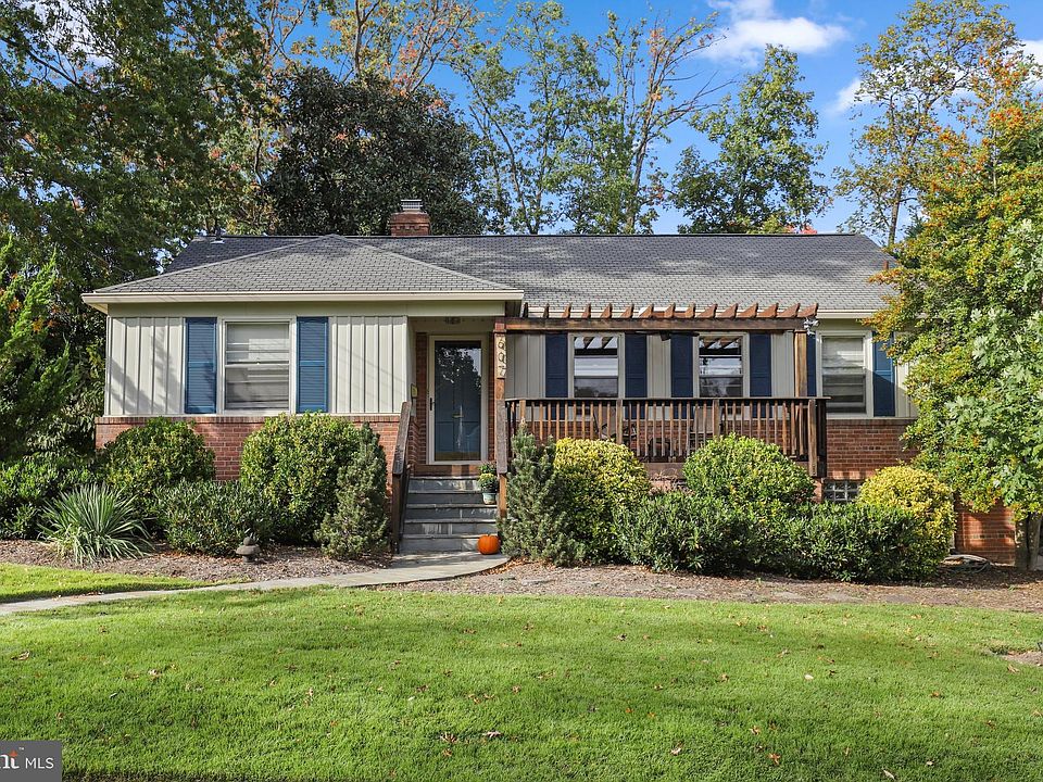 1st image of 607 Crestwood Dr