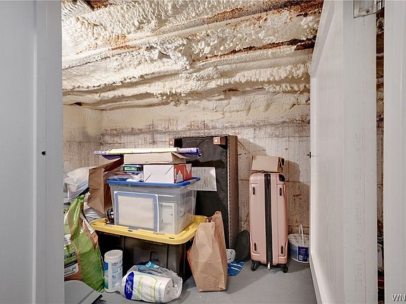 4th image of 919 W Delavan Ave #B