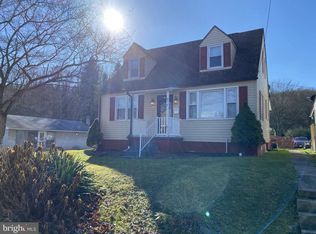 87 Wideawake St, Pine Grove, PA 17963