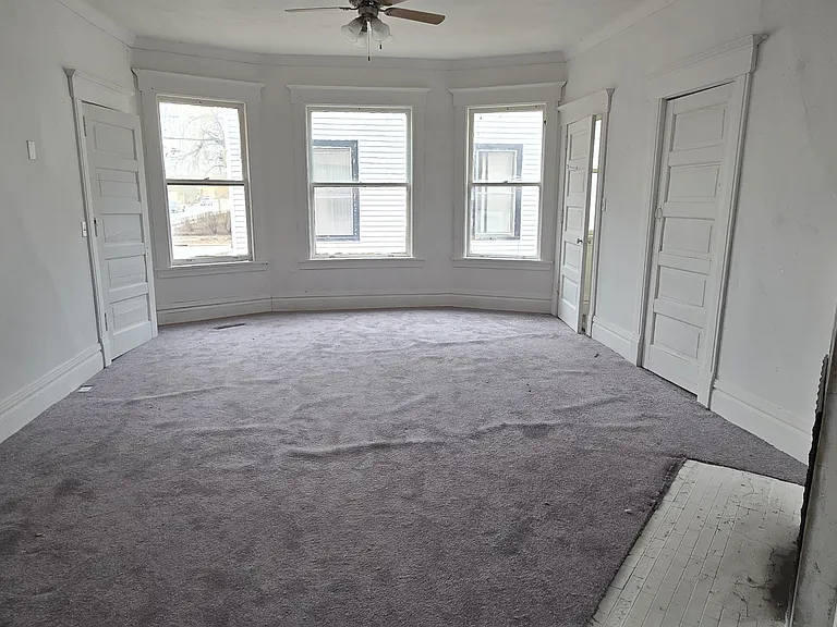 113 W Division St #1 — Photo 5