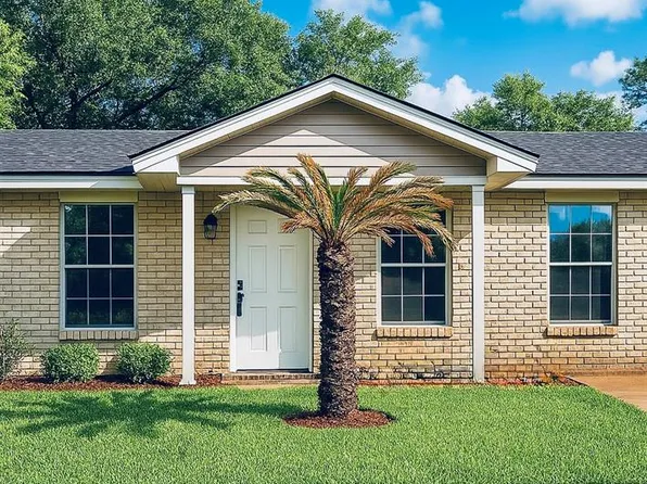 2821 Bacchus Dr, New Orleans, LA 70131