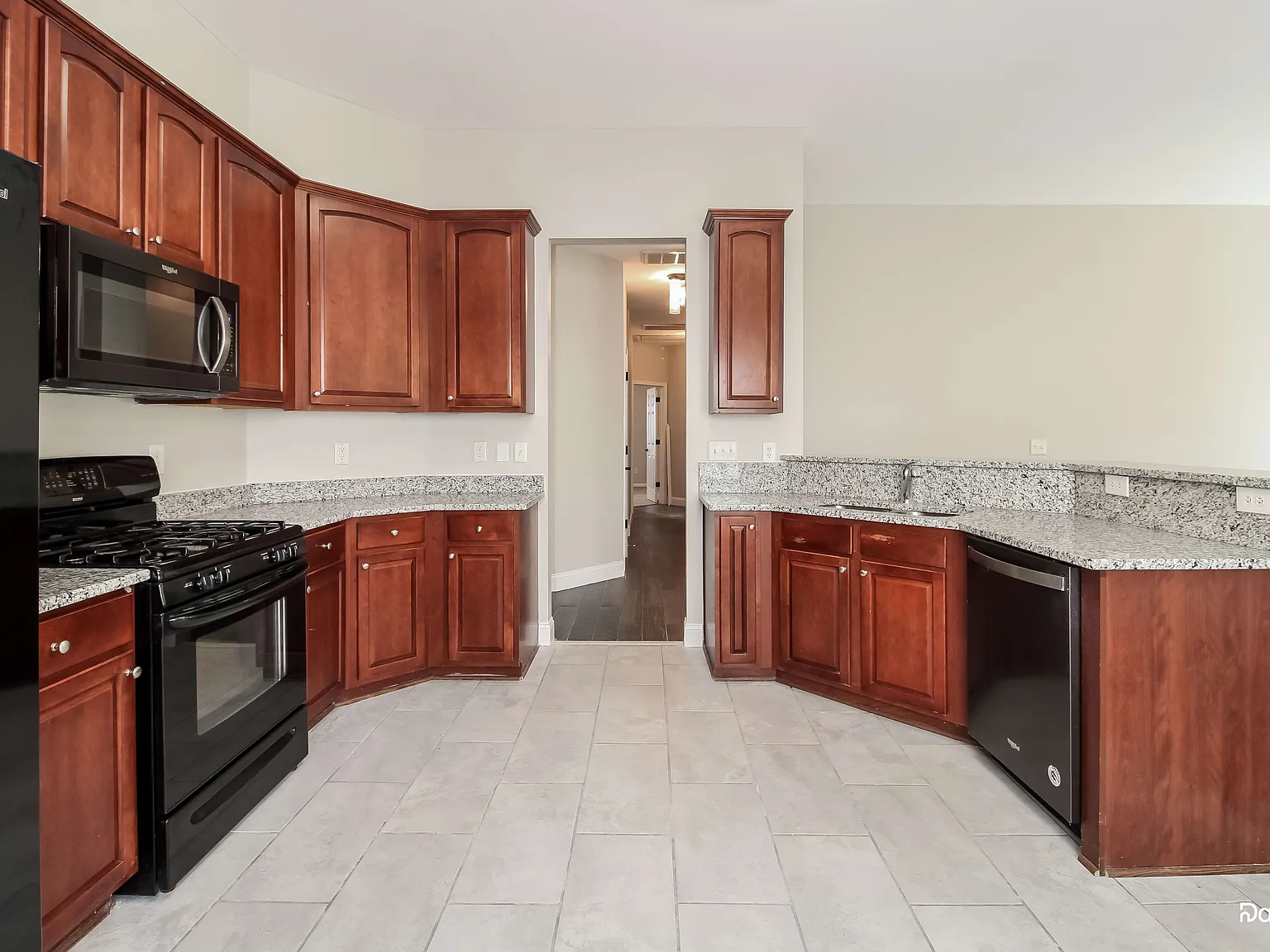 4 bed, 2.0 bath, 2262 sqft, $2,105 — Photo 4