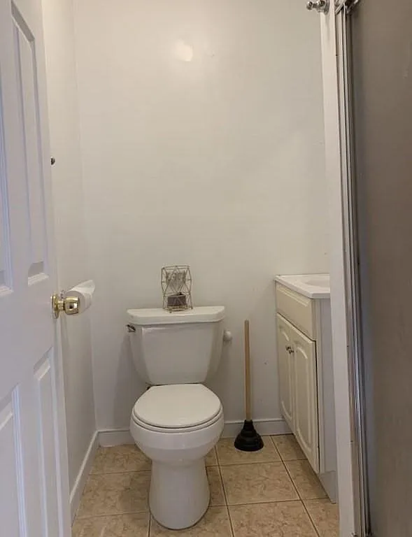 3 bed, 2.0 bath, 865 sqft, $3,300 — Photo 2