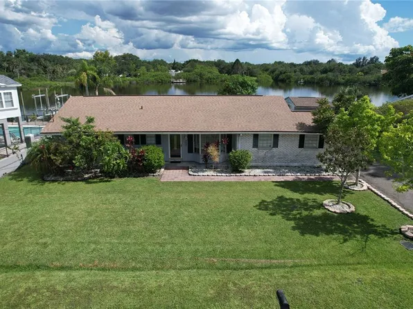 8607 Magnolia St, Gibsonton, FL 33534