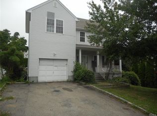 17 Peggy Ln, Peekskill, NY 10566