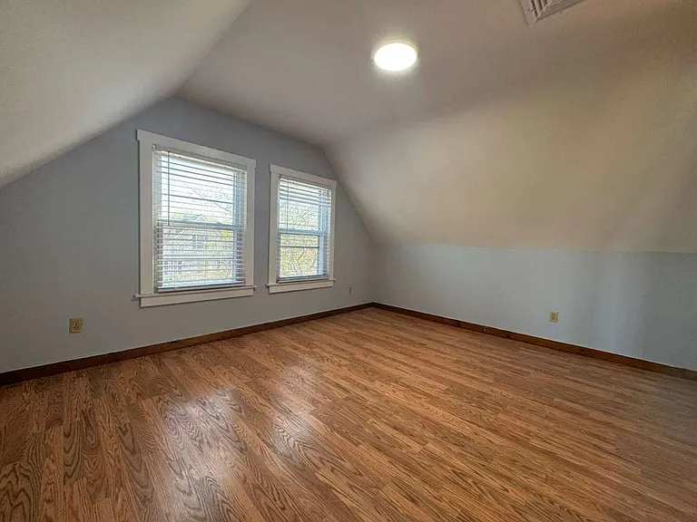 50 Young St #R3 — Photo 21