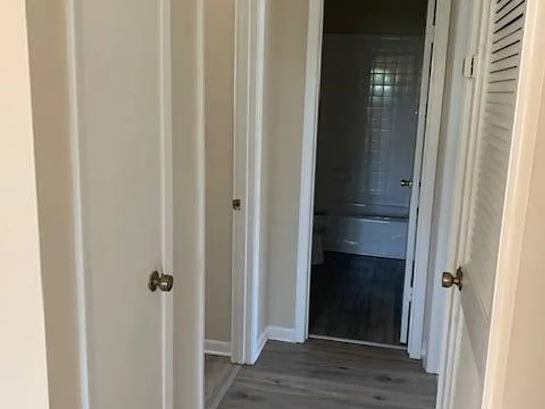 1527 Grace Ave — Photo 7