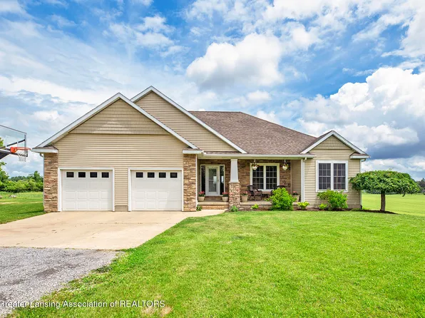 7729 S Airport Rd, Dewitt, MI 48820