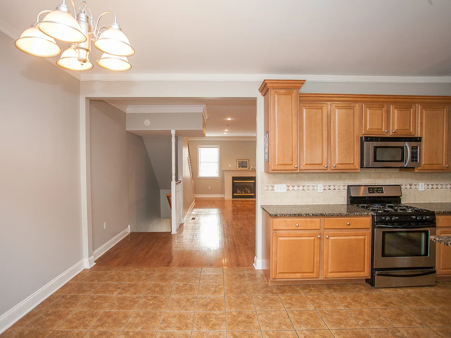 4 bed, 2.5 bath, 2200 sqft, $3,300 — Photo 4