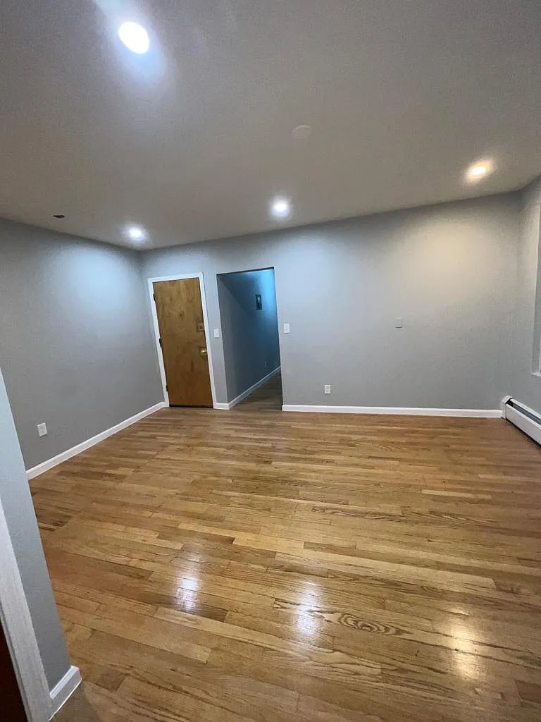 2 bed, 1100 sqft, $1,700 — Photo 1