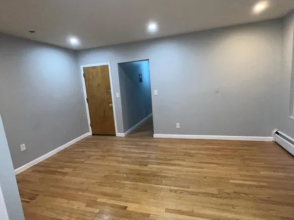 39 Pawtucket St #3W, Hartford, CT 06114