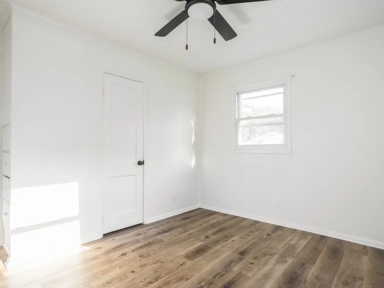 1825 E Legrande Ave — Photo 8