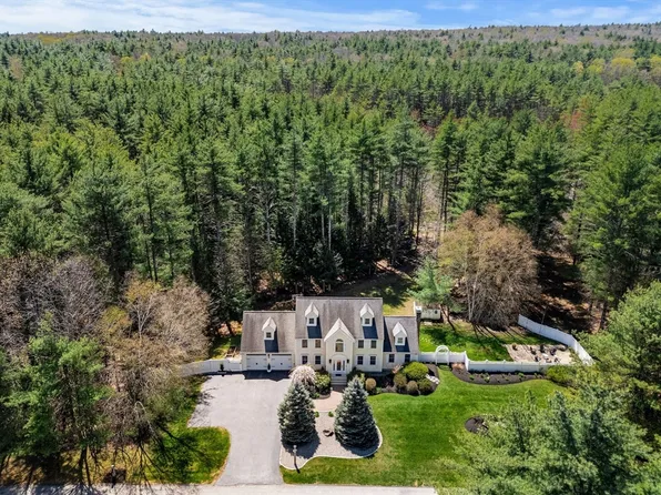 19 Powhatan Rd, Pepperell, MA 01463