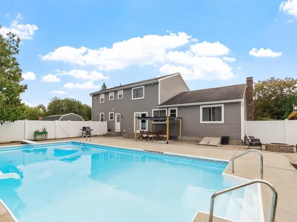 53 Hardy Dr, Leominster, MA 01453